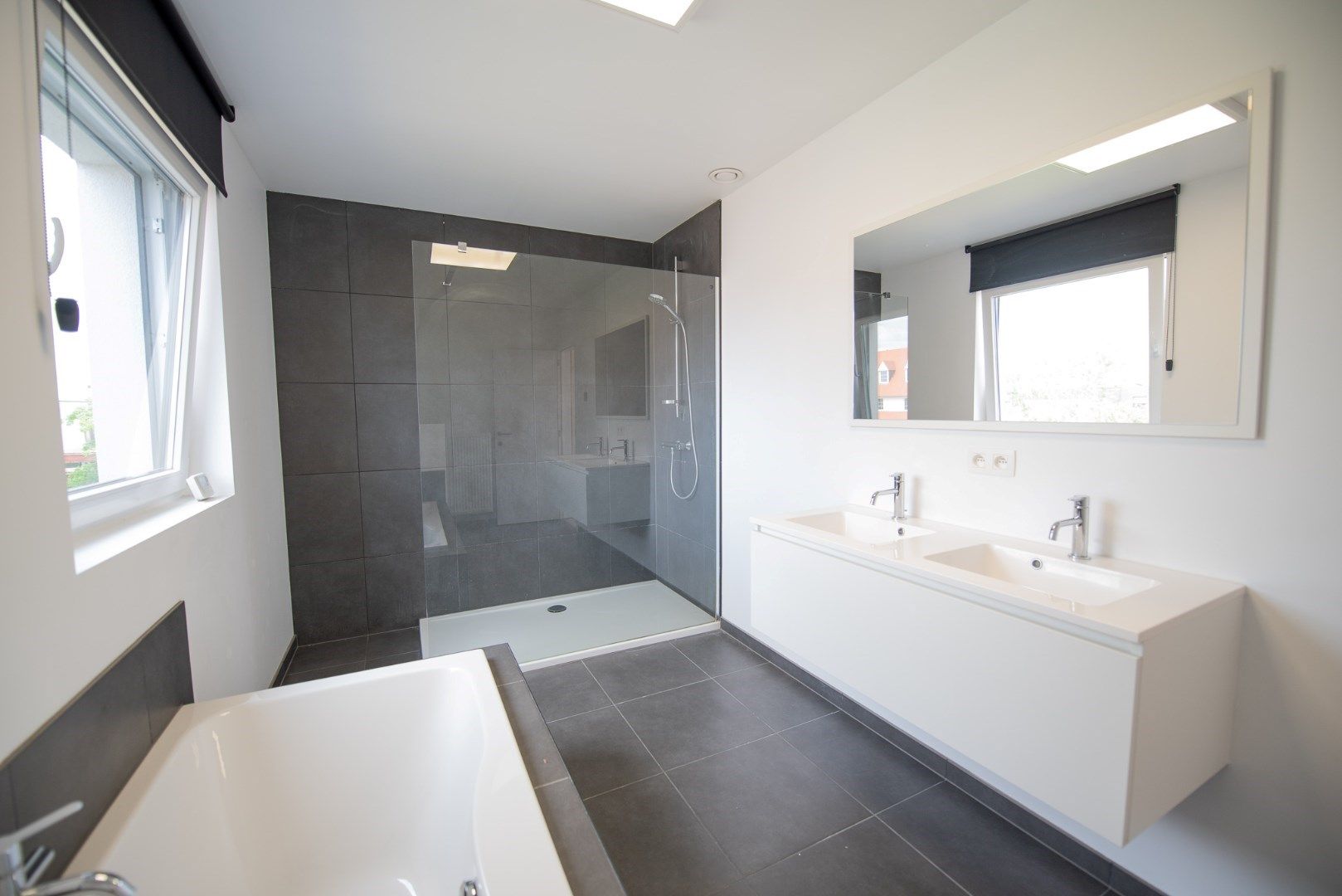 Verrassend ruime BEN-woning TE HUUR op zeer mooie ligging te Waregem. foto 9