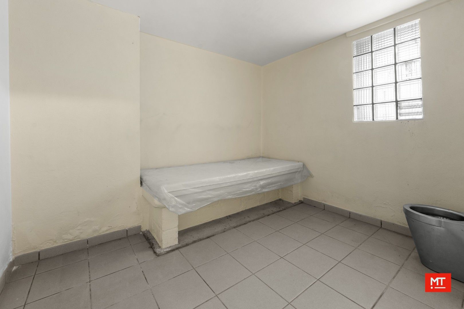 Voormalig politiecommissariaat te koop in Westrozebeke foto 13