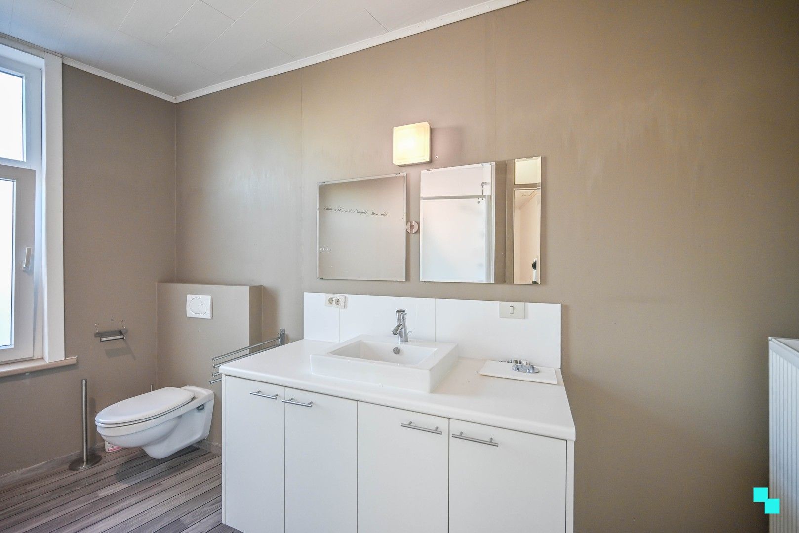 Goed onderhouden woning in het centrum van Oostrozebeke! foto 19