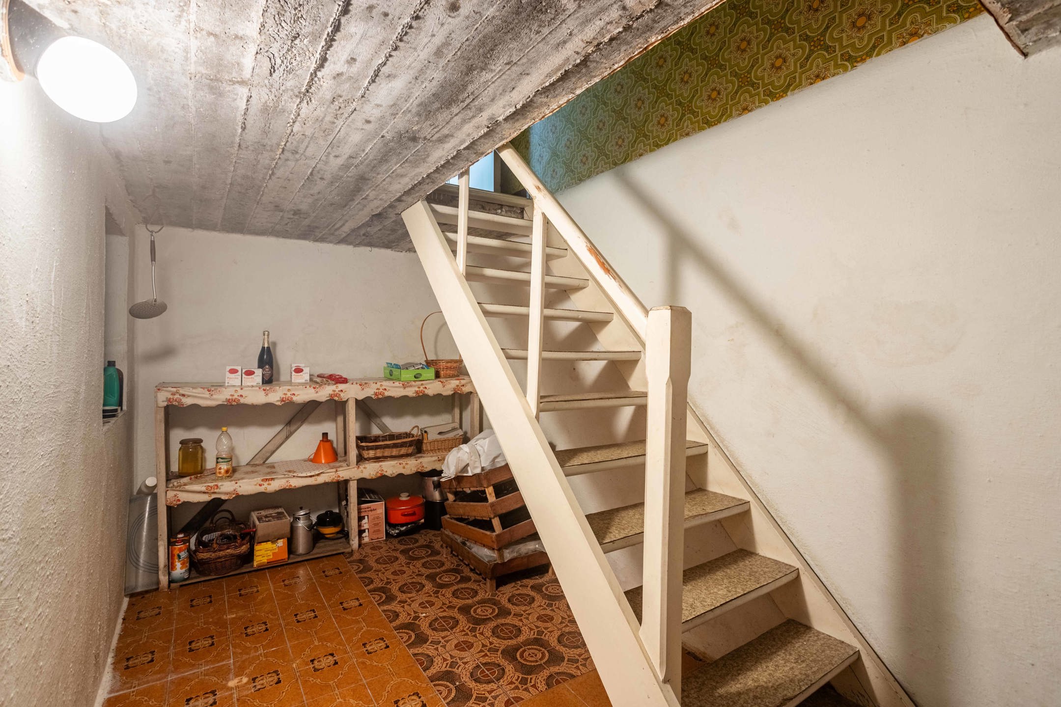 Te renoveren solide woning met garage op uitstekende locatie foto 20