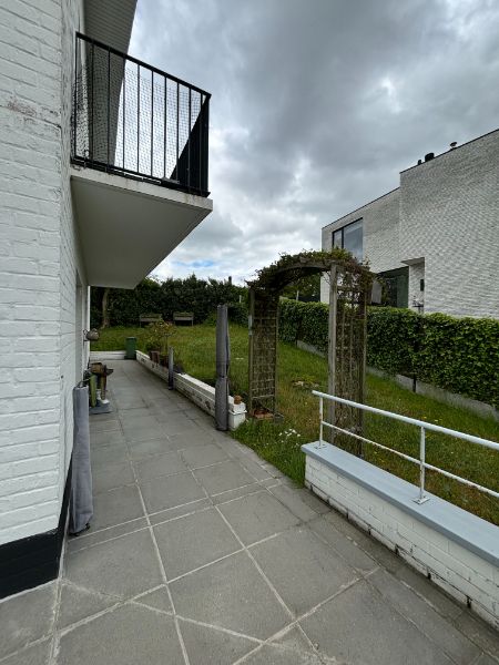 Rustig gelegen 2 slaapkamer hoekappartement te huur foto 8