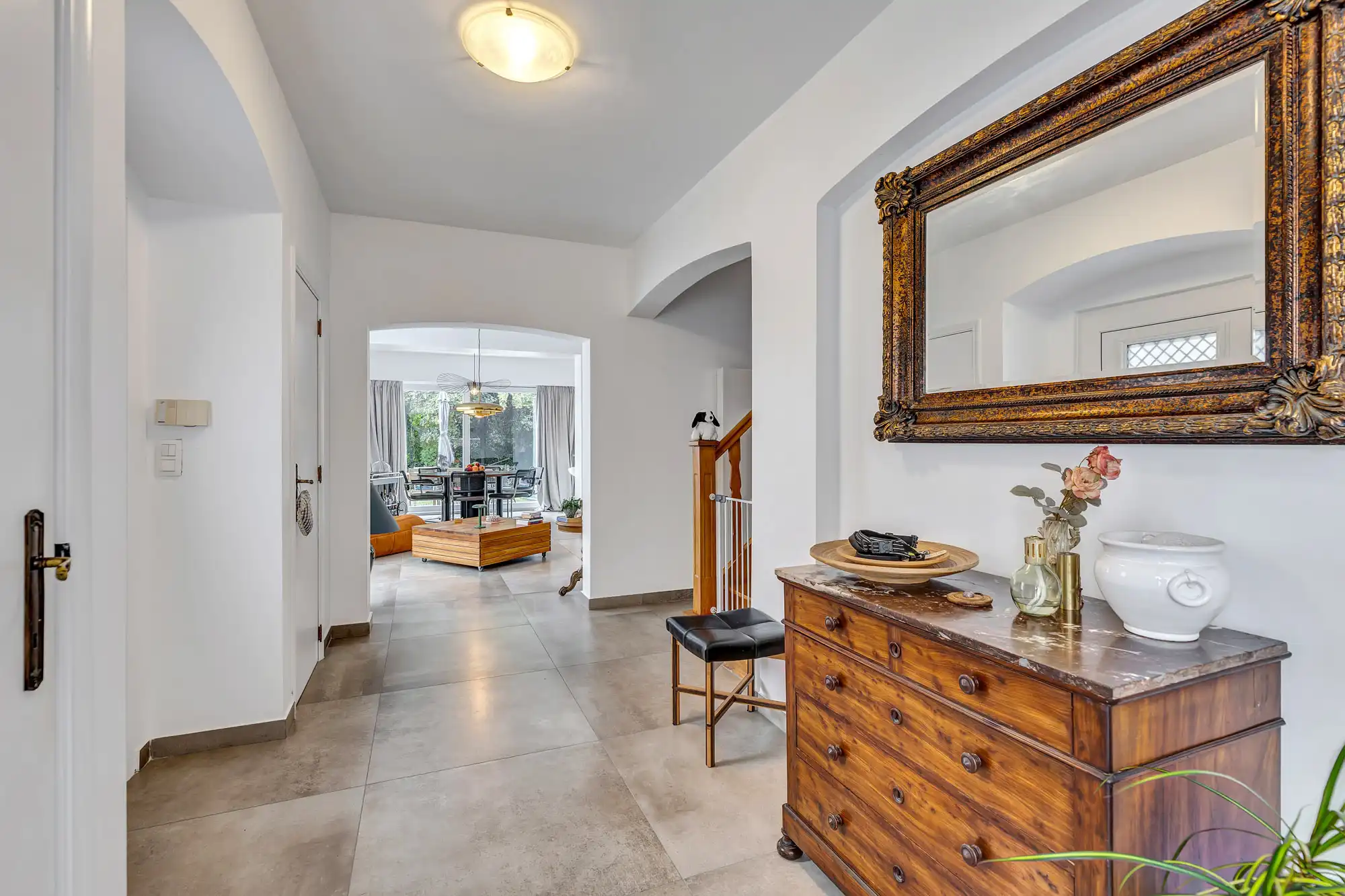Gerenoveerde woning met 4 slpks op strategische locatie! foto 7