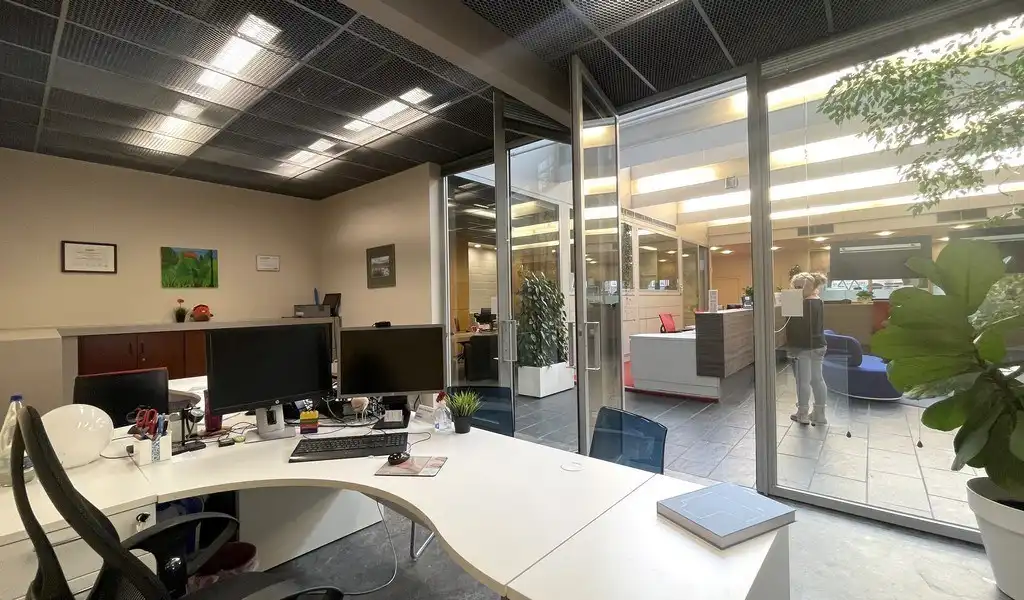 Handelspand te huur in het commercieel centrum van Schoten foto 4