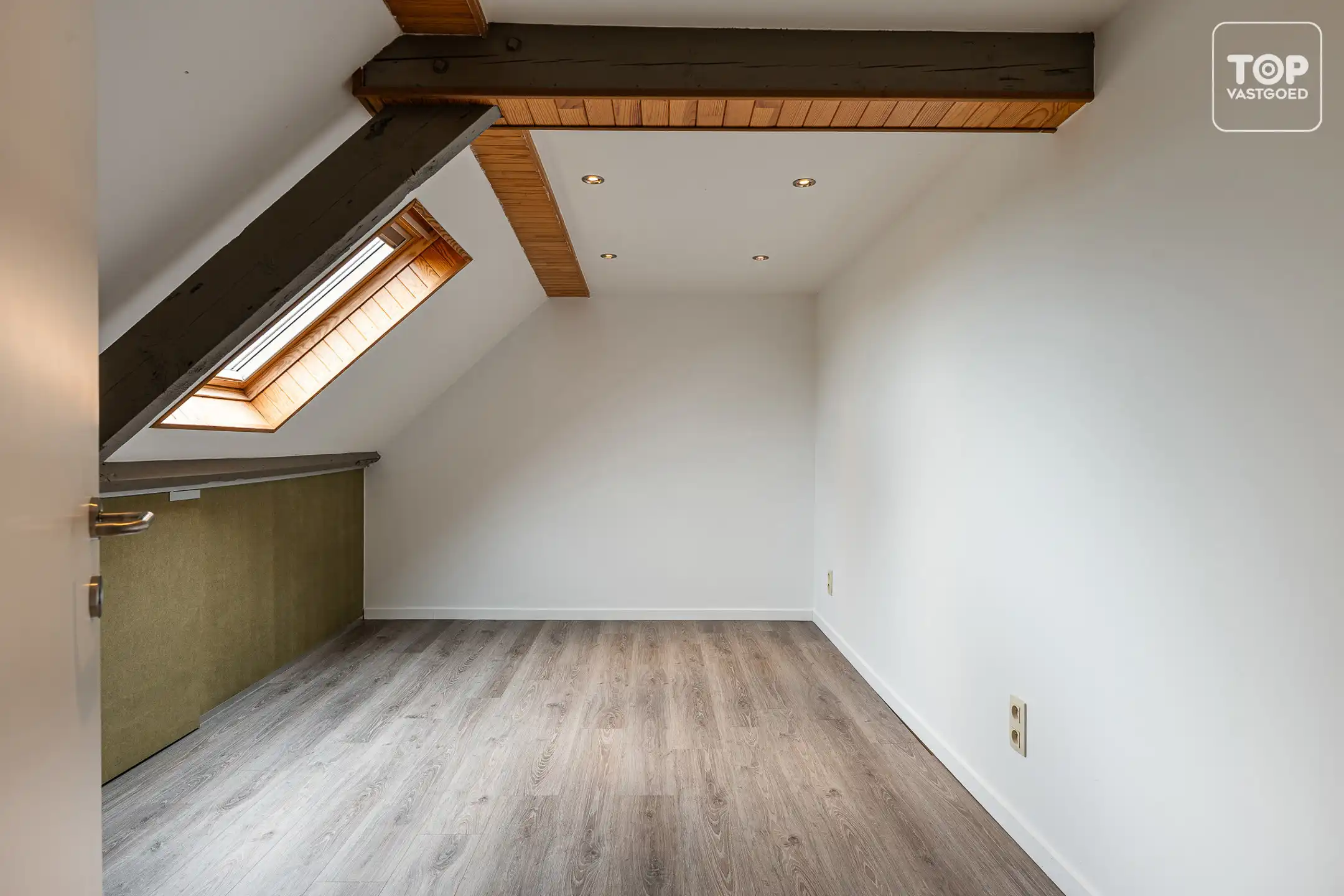Instapklare gezinswoning met tuin en open zicht foto 22