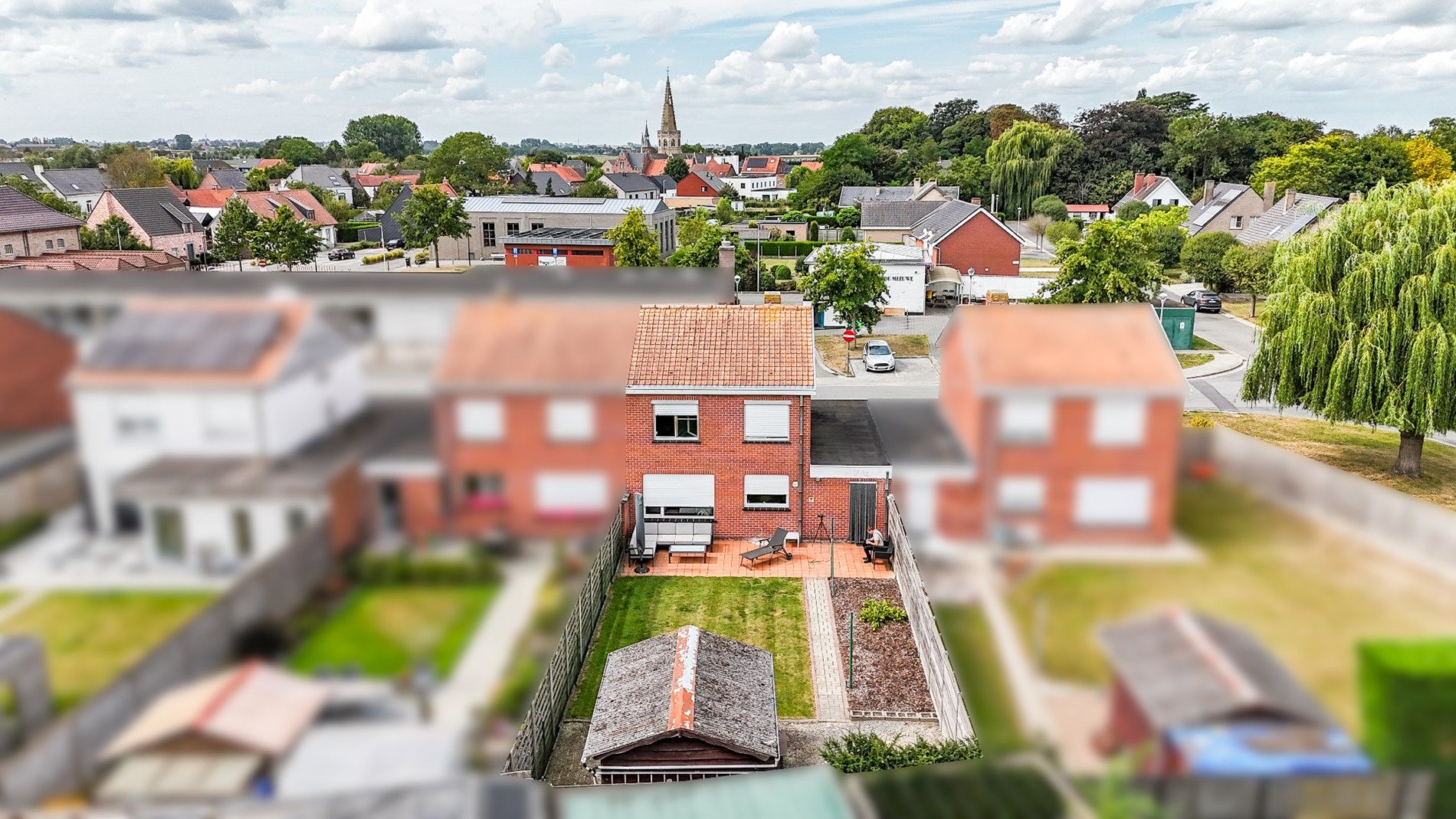 Te renoveren woning in een rustige woonwijk! foto 13