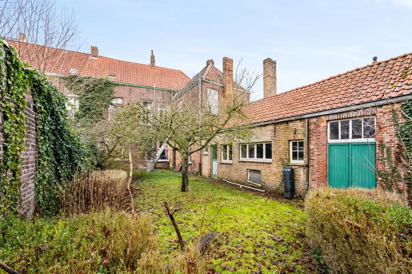 Unieke en idyllische hoekwoning nabij Minnewaterpark en historisch Brugge foto 12
