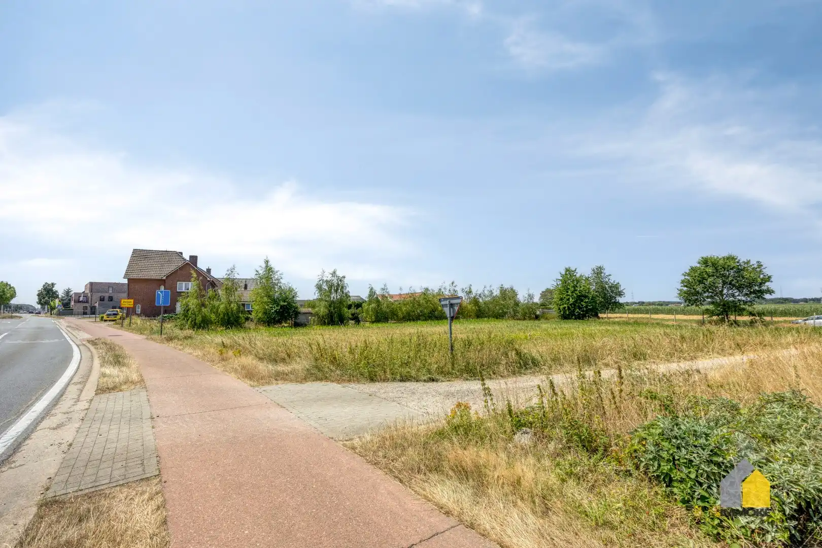 Karaktervolle, halfvrijstaande woning op 7a 31ca met aangrenzend weiland 16a 50ca. foto 35