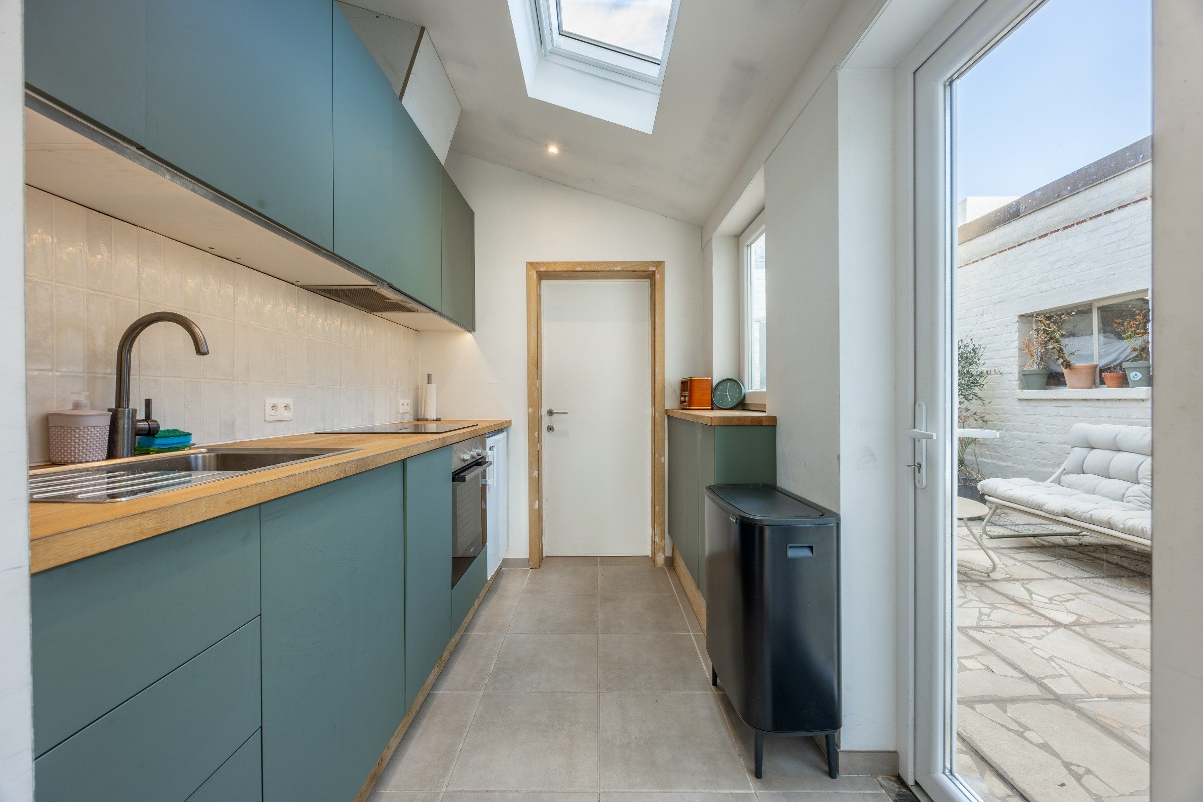 VERNIEUWDE WONING MET TUIN EN GARAGE foto 6