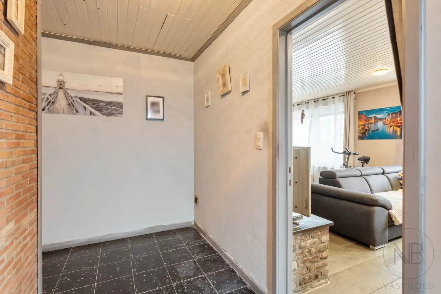 Ruime halfopen woning met 5 slaapkamers en een zolder om verder in te richten! foto 15
