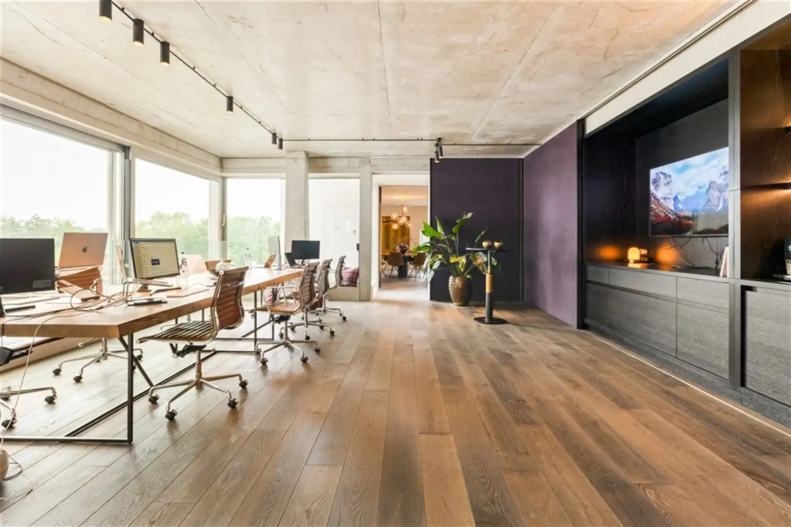 Atypisch landmarkpand te koop op de Kanaalsite van Axel Vervoordt foto 5