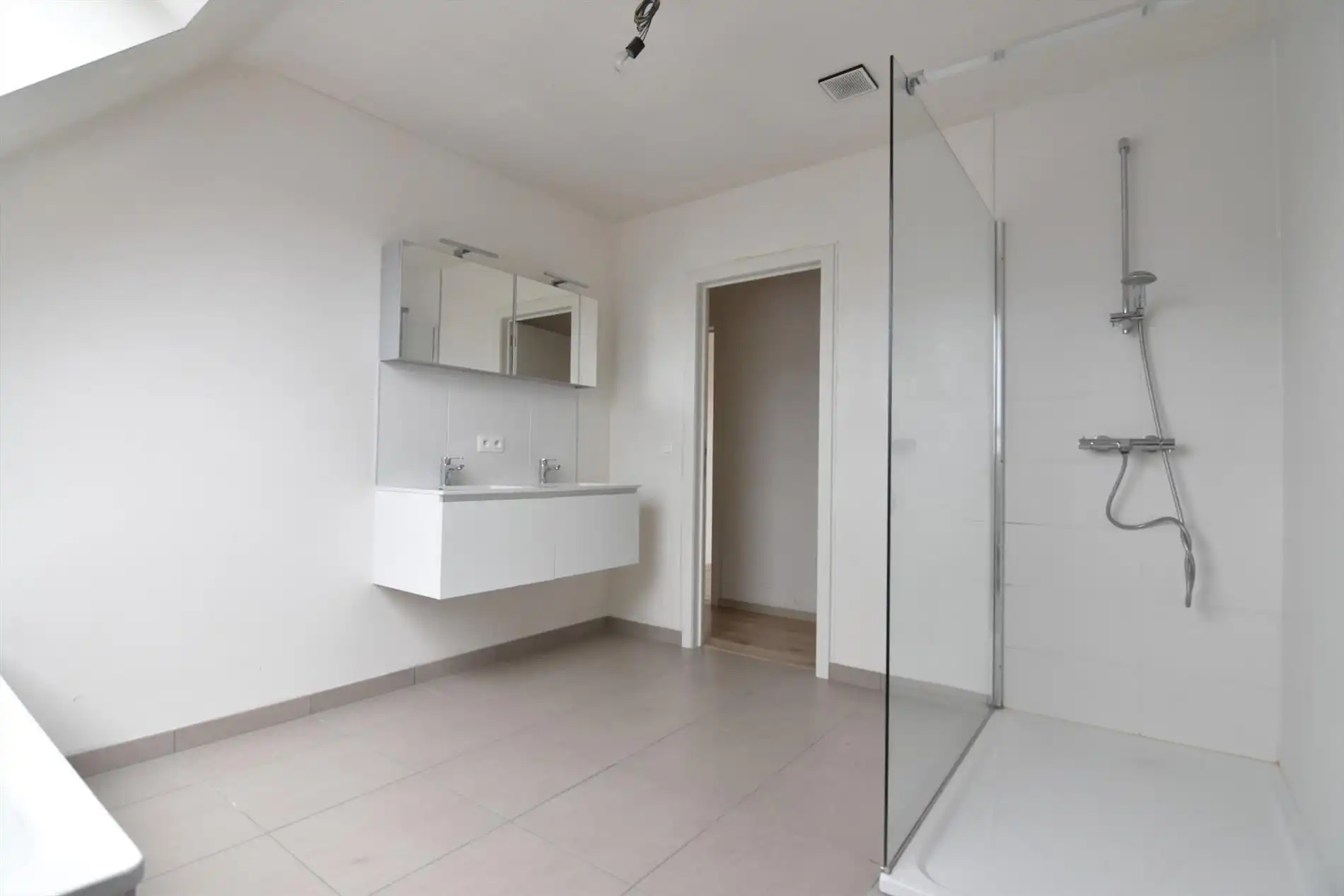 Ruime woning met garage in de Vosseslag (De Haan) foto 7