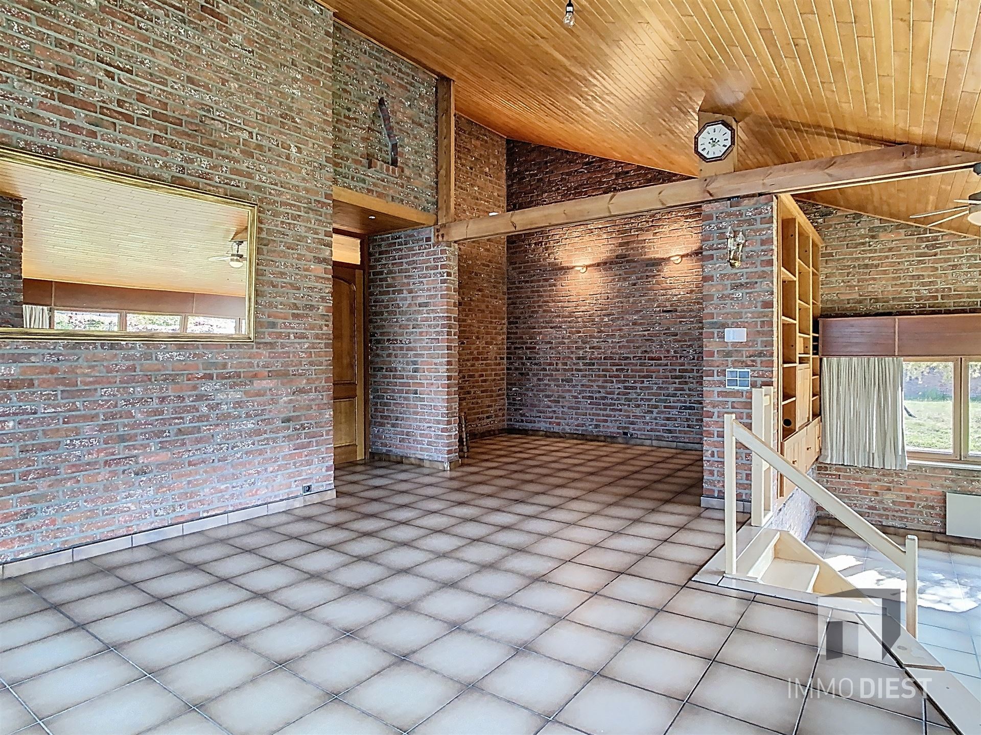 Op te frissen splitlevelwoning met karakter, ruimte en een prachtige tuin op toplocatie! foto 7