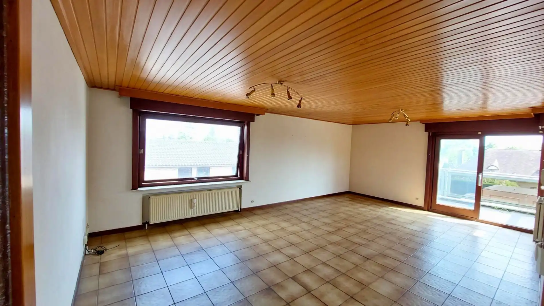 Ruim appartement met 2 slpks + garage foto 4