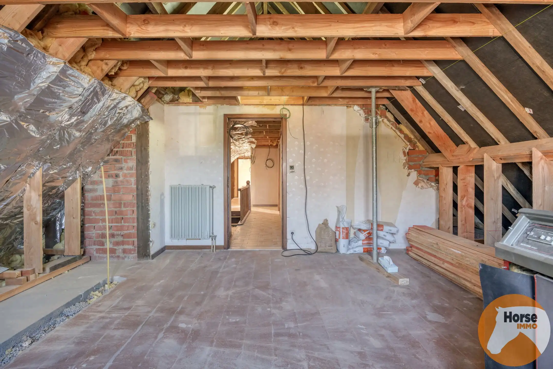 LOKEREN - Ruime, te renoveren woning met opslagmogelijkheden foto 28