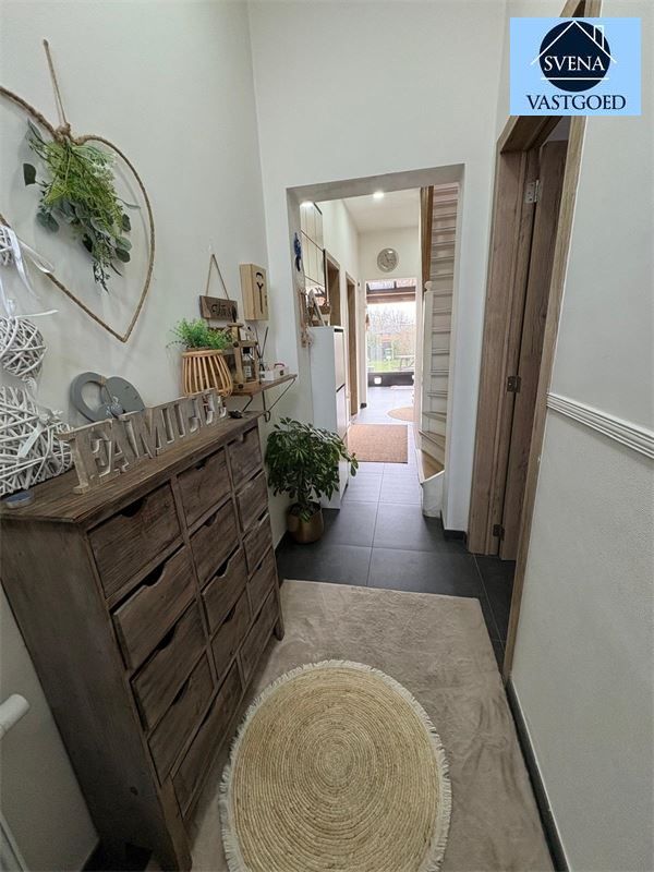 ZEER MOOIE EN EIGENTIJDSE WONING MET 4 SLAAPKAMERS foto 2