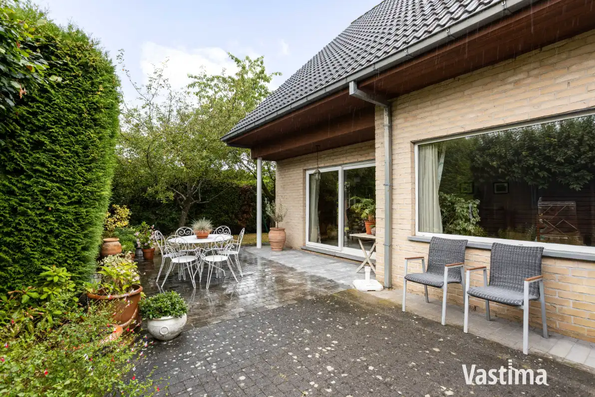Ruime en instapklare villa met 4 slaapkamers en dubbele garage in doodlopende straat foto 27