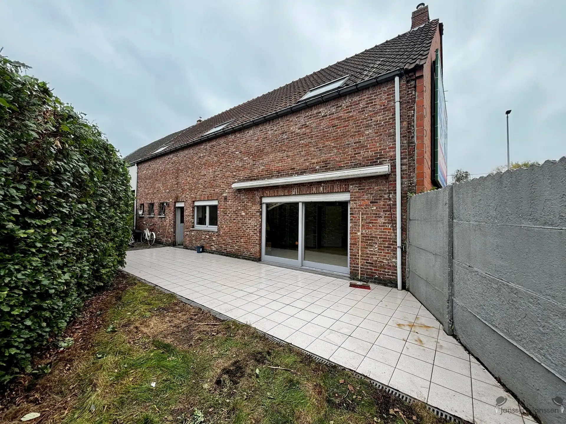 Ruime woning met 5 slaapkamers en tuin foto 17