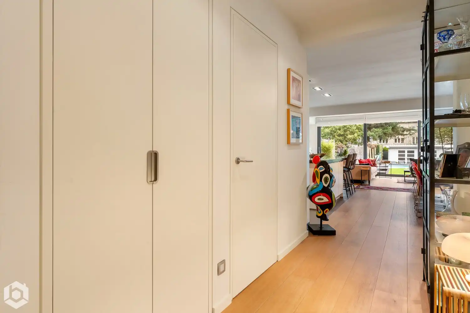 Exclusief gelijkvloers appartement met 2slpkrs, prachtige tuin en zwembad foto 17
