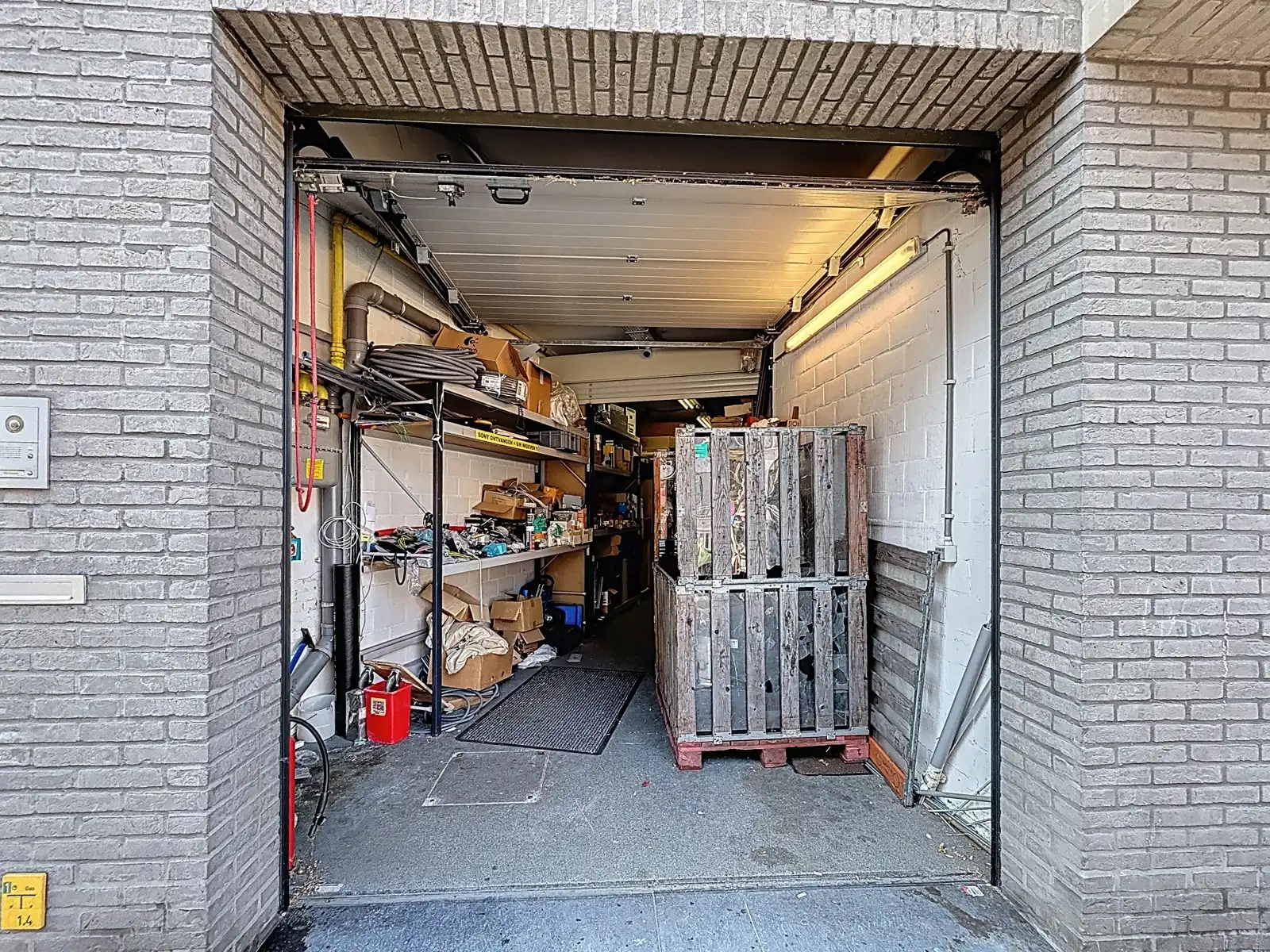 Commercieel Pand met Grote Visibiliteit vlakbij Bredabaan foto 22