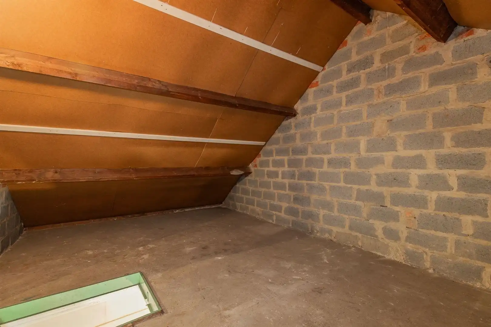 Rustig gelegen gezinswoning met 4 slaapkamers, garage en tuin. foto 22