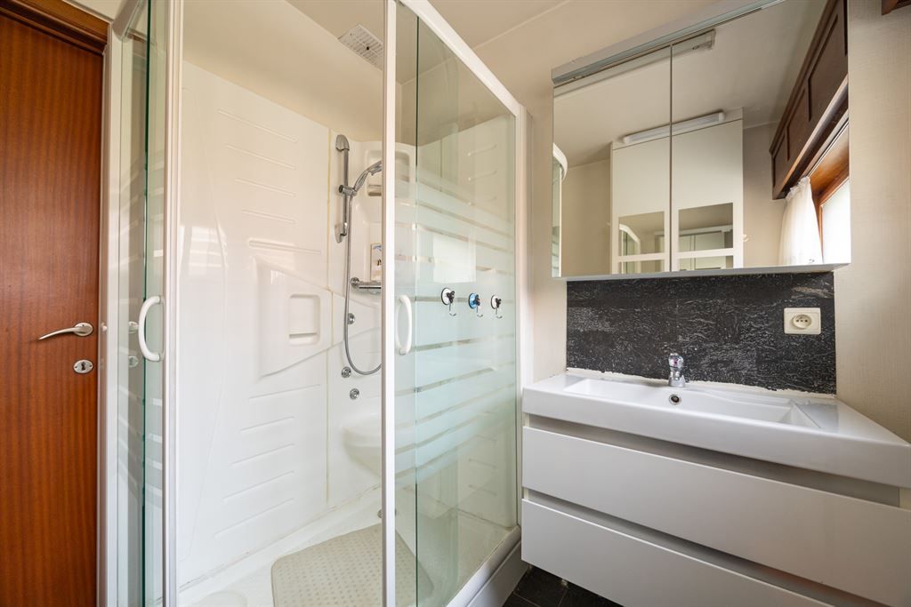Renovatiewoning met 3 slaapkamers op uitstekende locatie foto 10