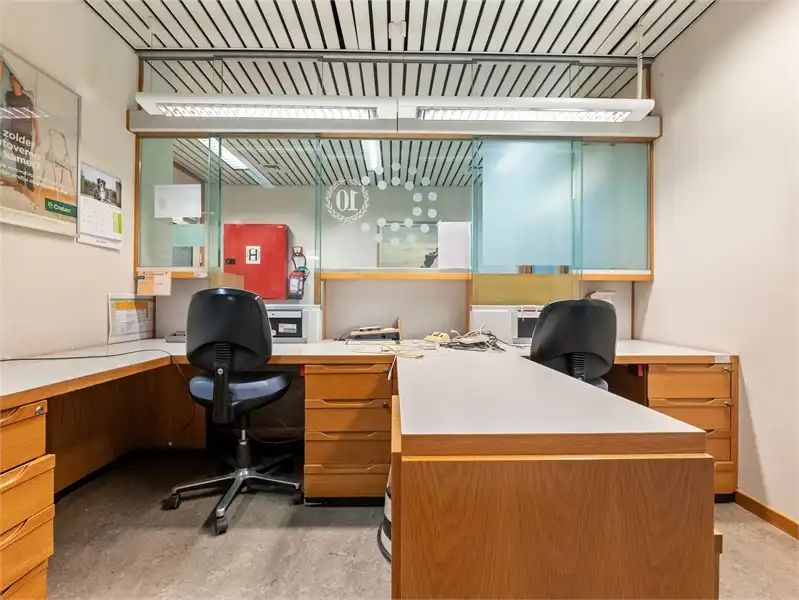 OPBRENGSTEIGENDOM MET HANDELSRUIMTE EN DUPLEX-APPARTEMENT IN SINT-TRUIDEN foto 9