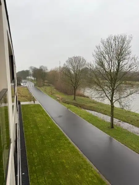 Prachtig 2-slaapkamerappartement op topligging aan het water TE HUUR! foto 10