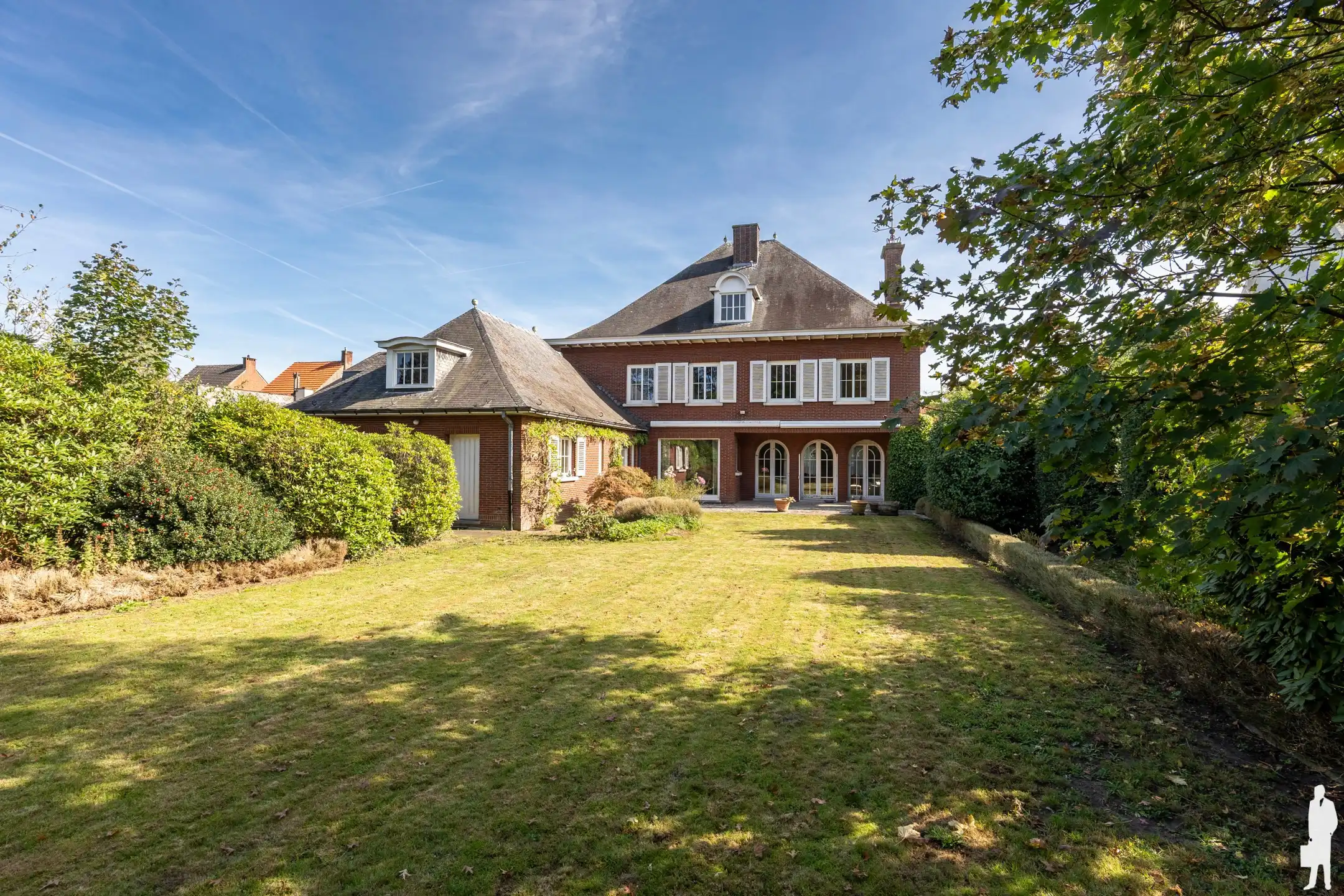 Hoofdfoto van de publicatie: Unieke, statige villa met mooie parktuin nabij het centrum van Hoogstraten gelegen