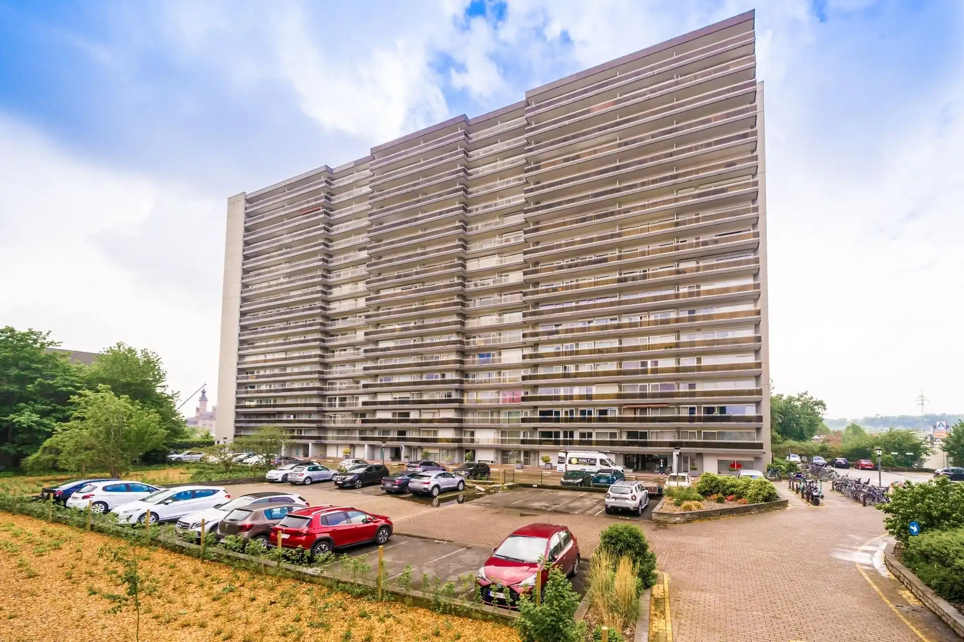 2 slpk appartement met terras en parking (+ € 15.000) foto {{pictureIndex}}