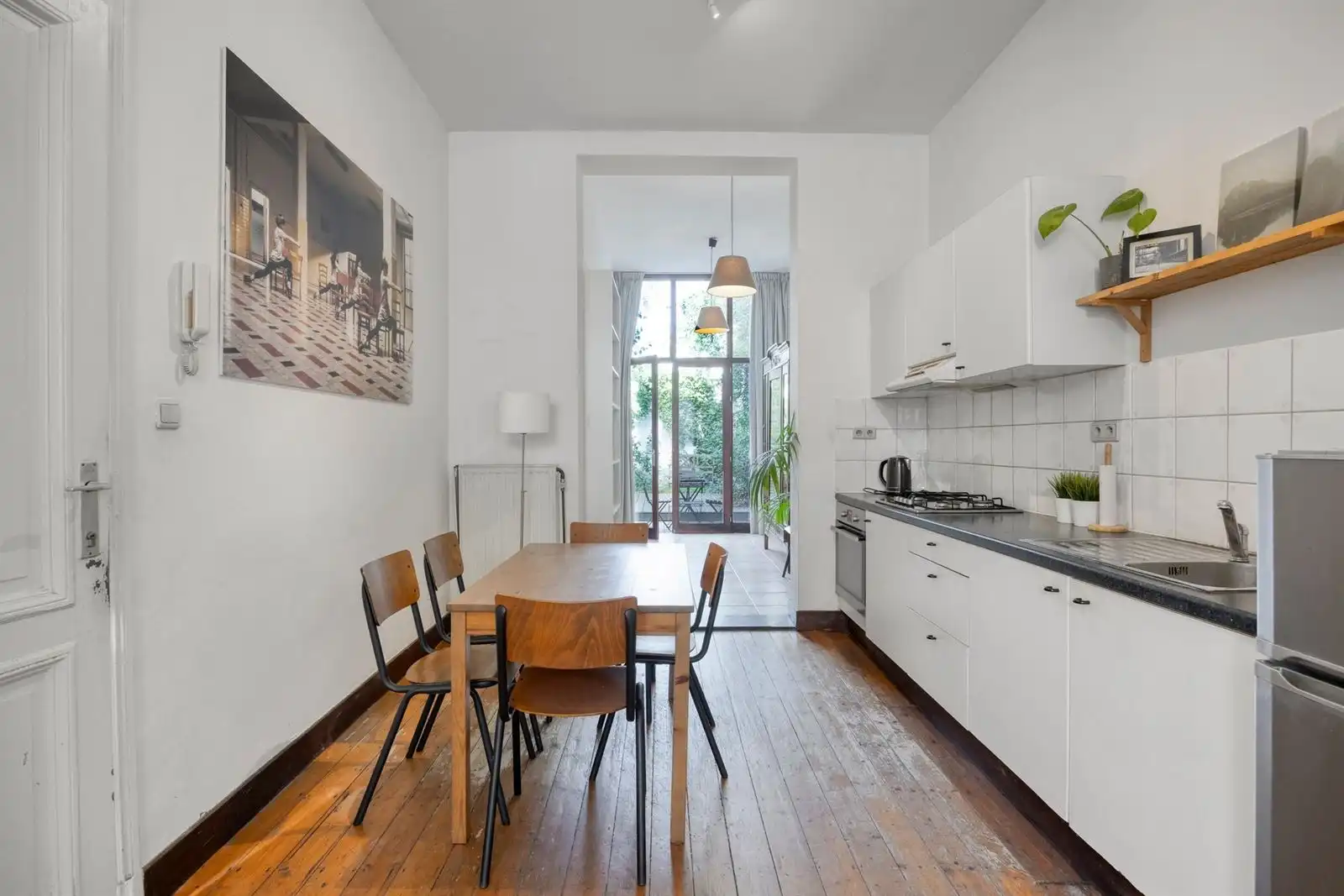 Instapklaar 1-slpk appartement met tuin foto 5