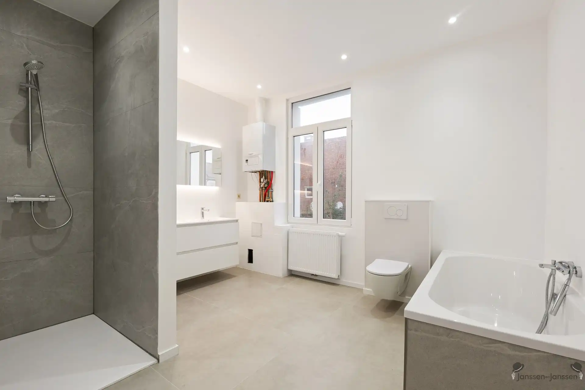 gerenoveerde woning met tuin foto 14