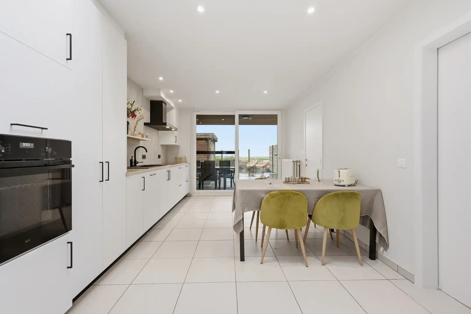 Luxueus gerenoveerde gezinswoning met uitweg, EPC B en 3 slaapkamers foto 9