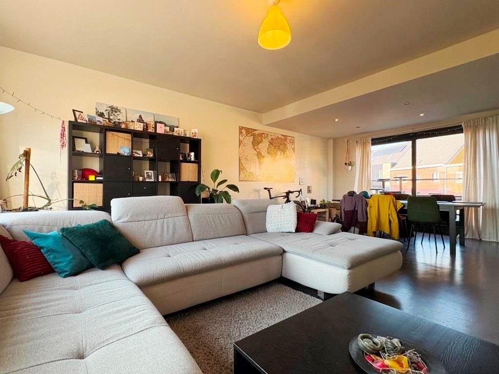 Duurzaam en sterk visueel gelegen kantoorgebouw met 3 standplaatsen en groot bovenliggend appartement. foto 17