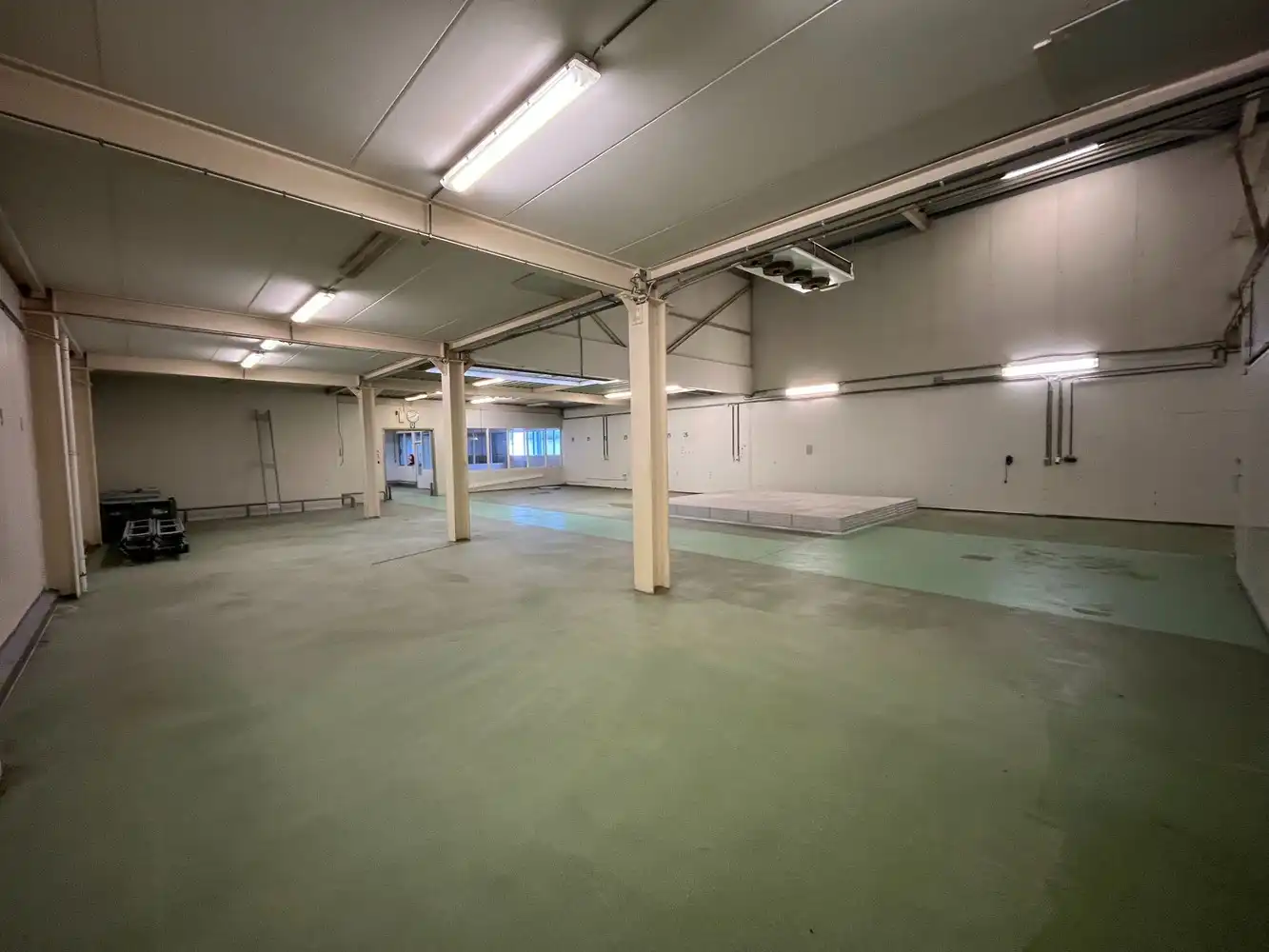 +/- 1790m² bedrijfsgebouw foto 22