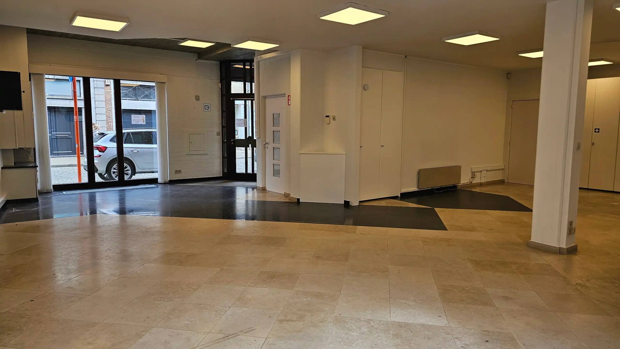 Centraal gelegen handelsruimte vlakbij de Markt van Lokeren foto 4