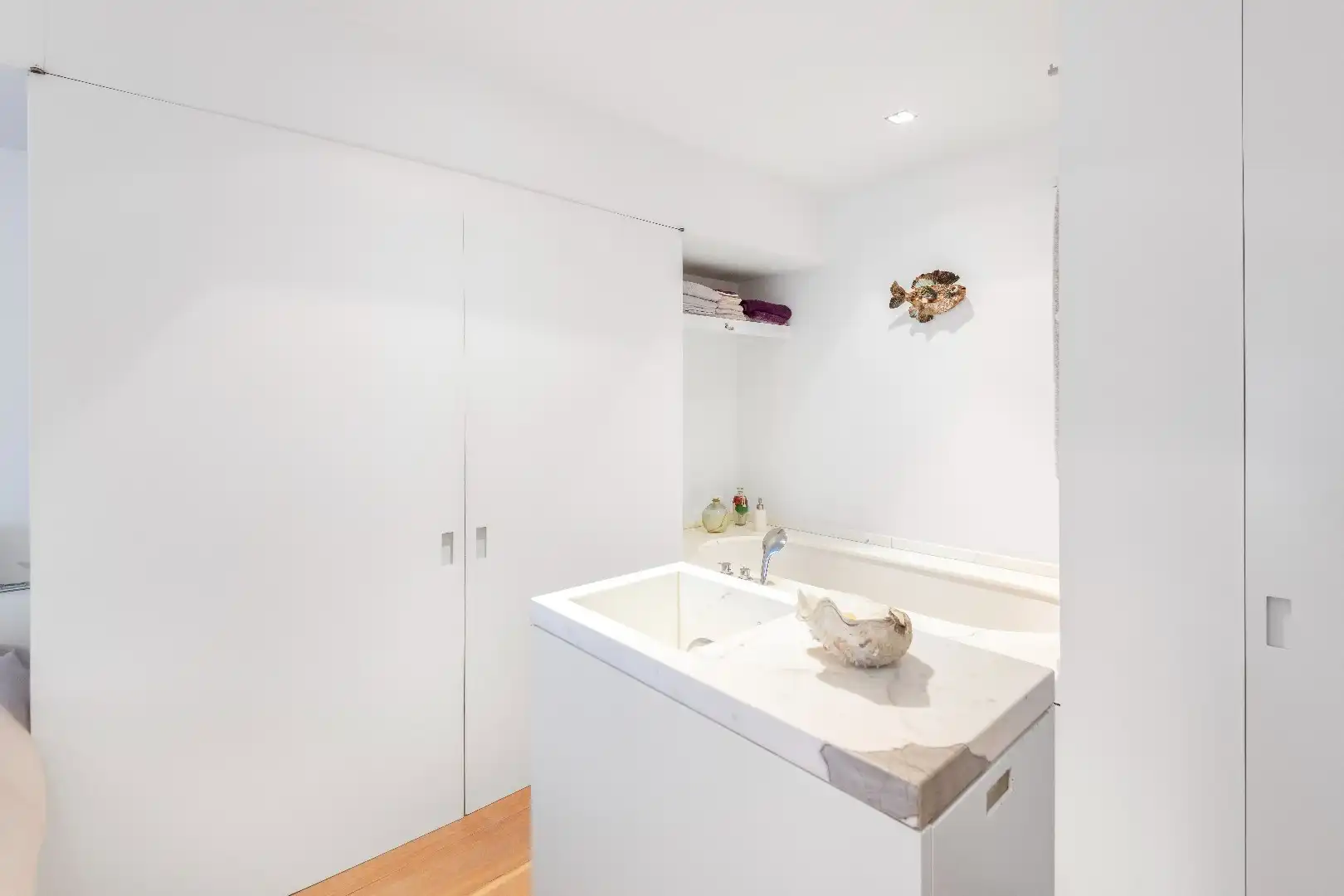 Totaal vernieuwd app. met ruim terras, zeer rustig gelegen vlakbij de Zoutelaan. foto 10