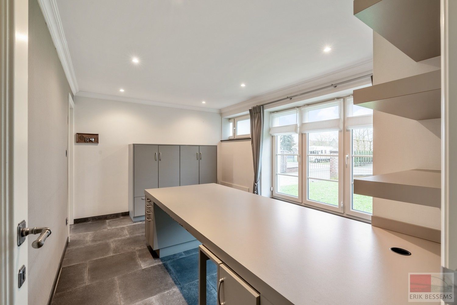 Deze ruime landelijk gelegen woning, met een woonoppervlakte van circa 287 m² en gelegen op een perceel van 3969 m², is voorzien van alle moderne comfort. foto 13