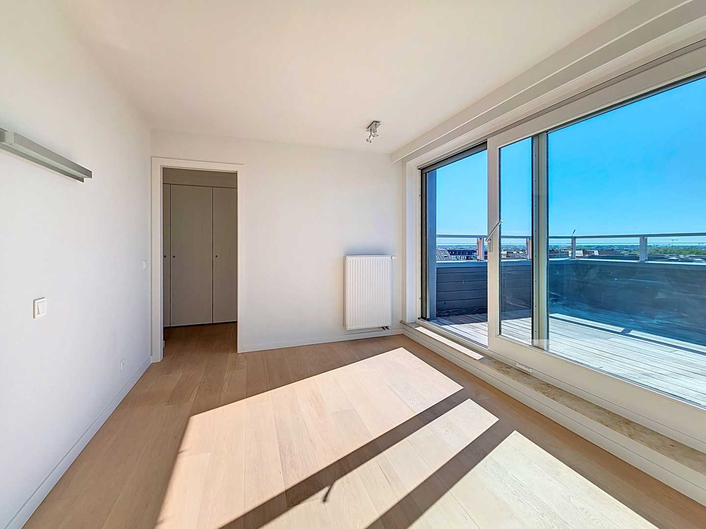 Luxueuze penthouse met zijdelings zeezicht en terras foto 7