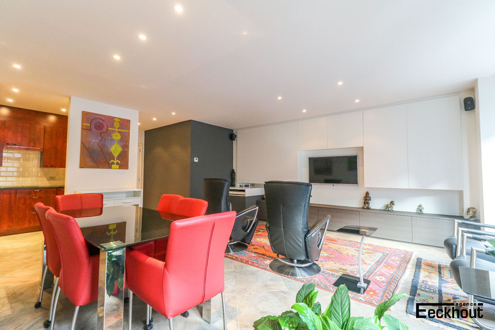 Instapklaar 2-slaapkamer appartement met groot zonneterras te Oostende! foto 2