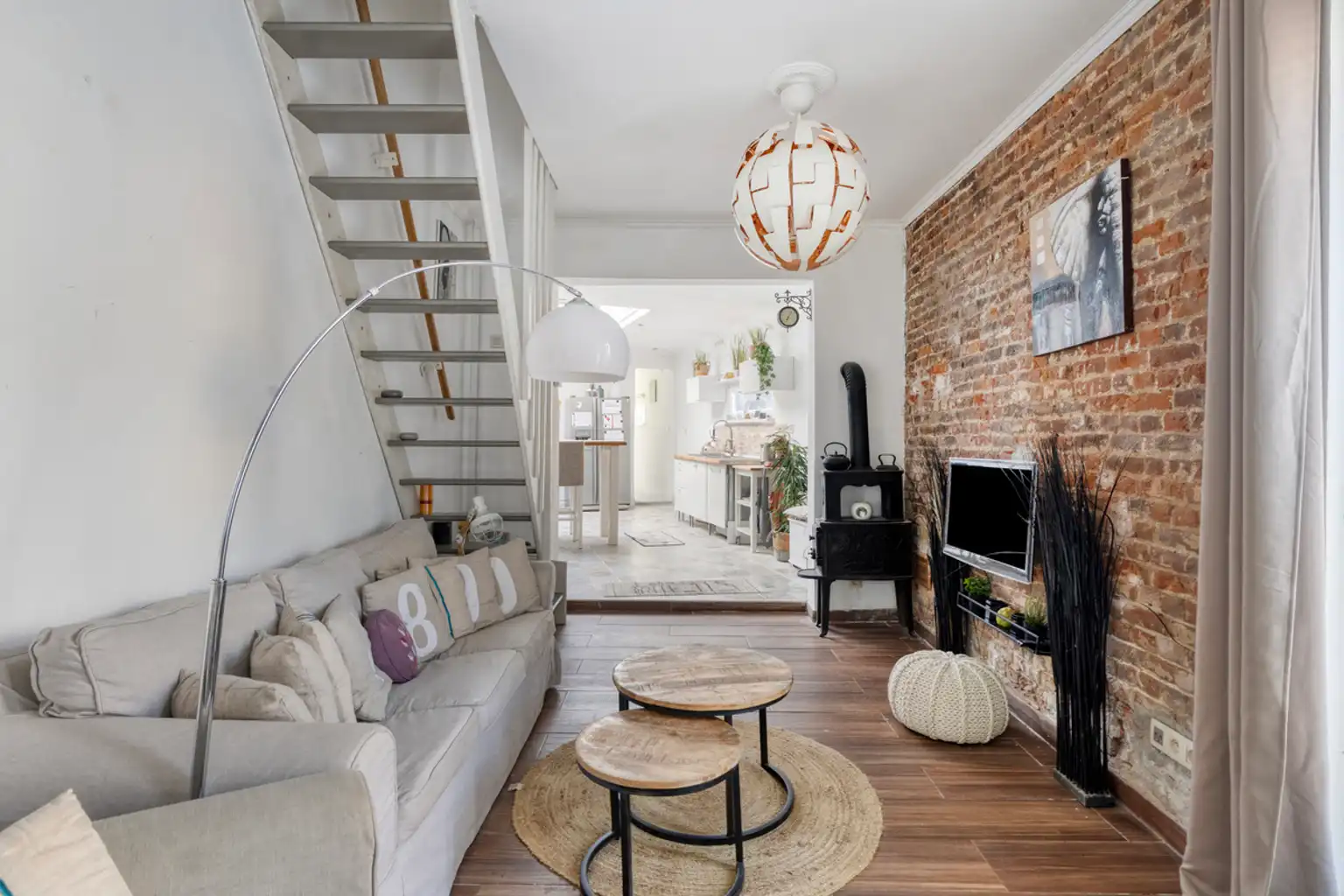 Gerenoveerde 3-gevelwoning centraal gelegen te Asse foto 4