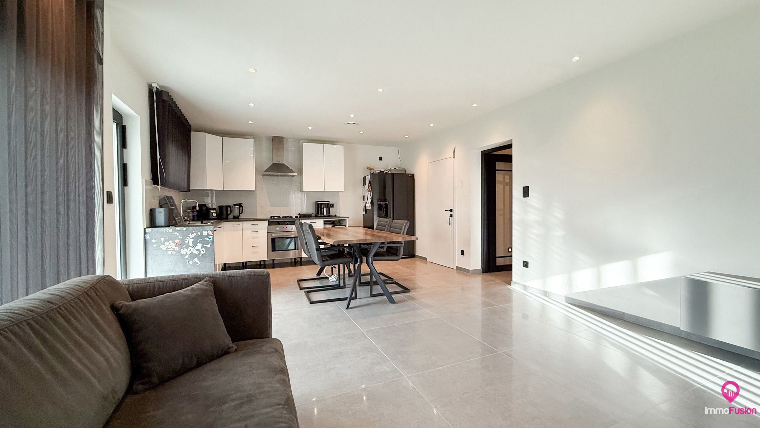 Instapklare, volledig gerenoveerde woning met 4 slaapkamers! foto 8