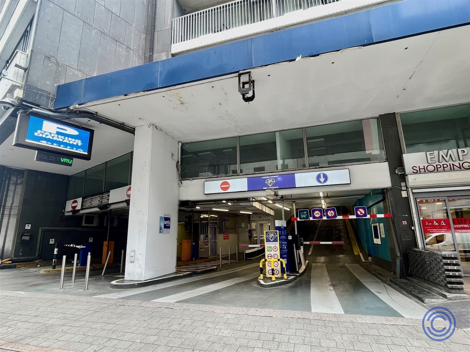 Overdekte autostaanplaatsen Diamantwijk!  foto 2