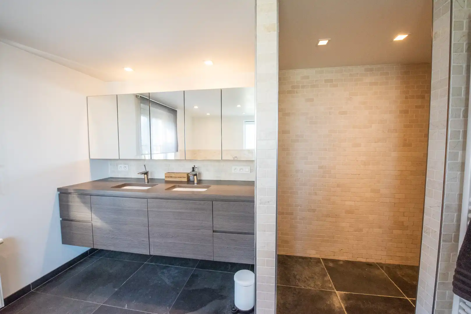 Charmante en ruime woning te huur met tuin en garage. foto 12