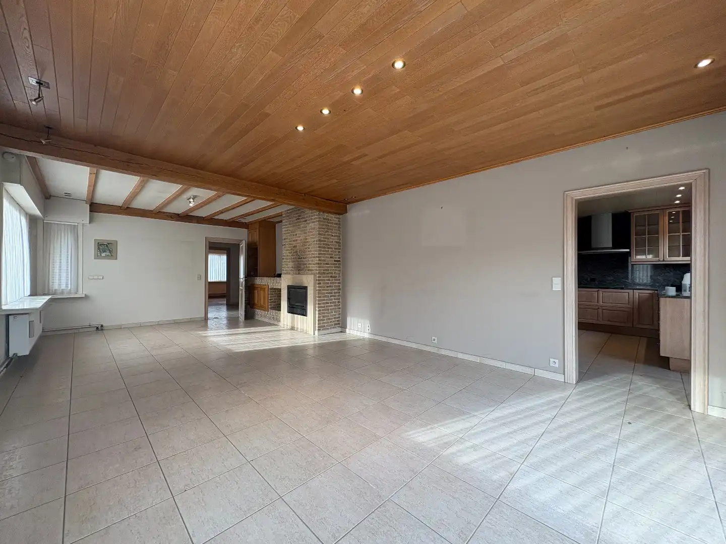 Ruime en goed onderhouden bungalow met zonnige tuin– Elverdinge dorpskern. Opp: 884m². foto 8