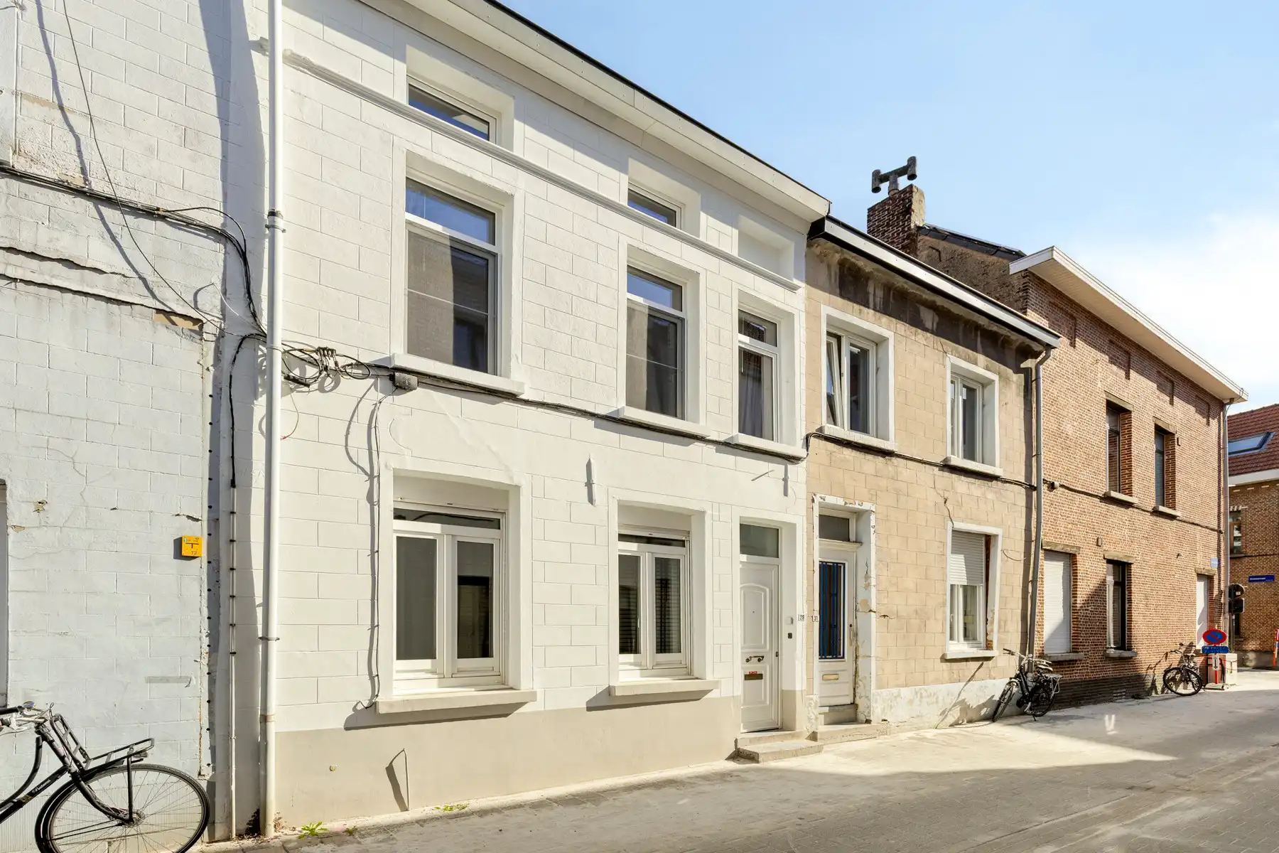 Instapklare & gerenoveerde tweegevelwoning met 4 slaapkamers foto 2