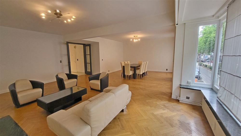 Ruim appartement met terrassen en garagebox foto 5