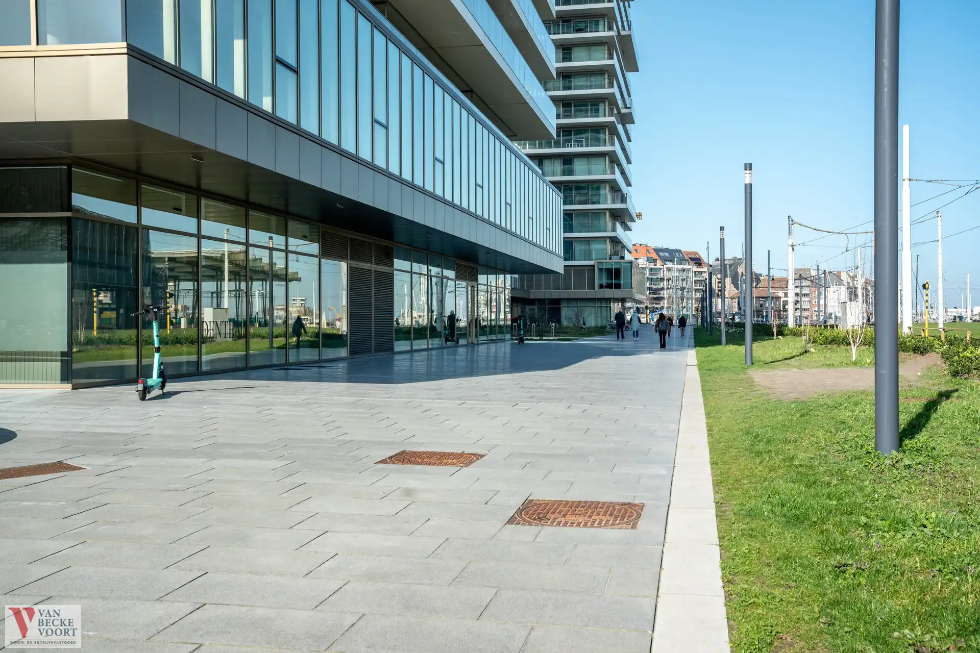 Sky Tower Two - handelsruimte 04 foto {{pictureIndex}}