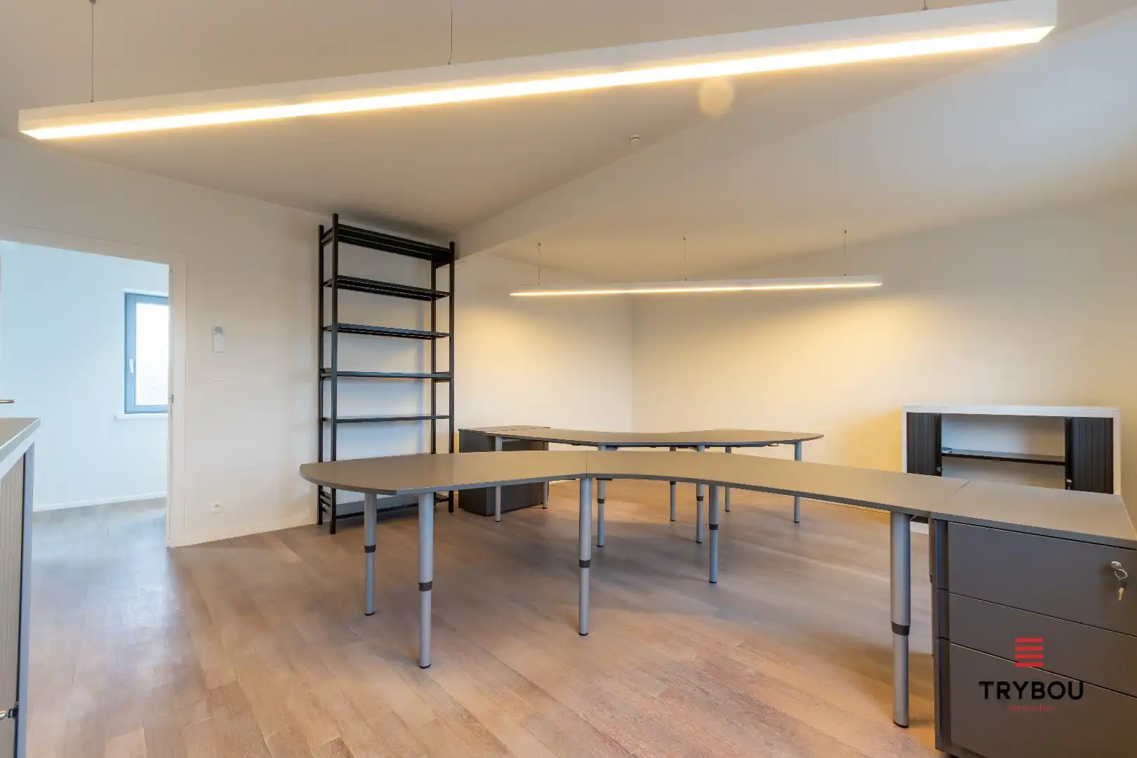 Groot kantoorgebouw op toplocatie te Ieper foto 17