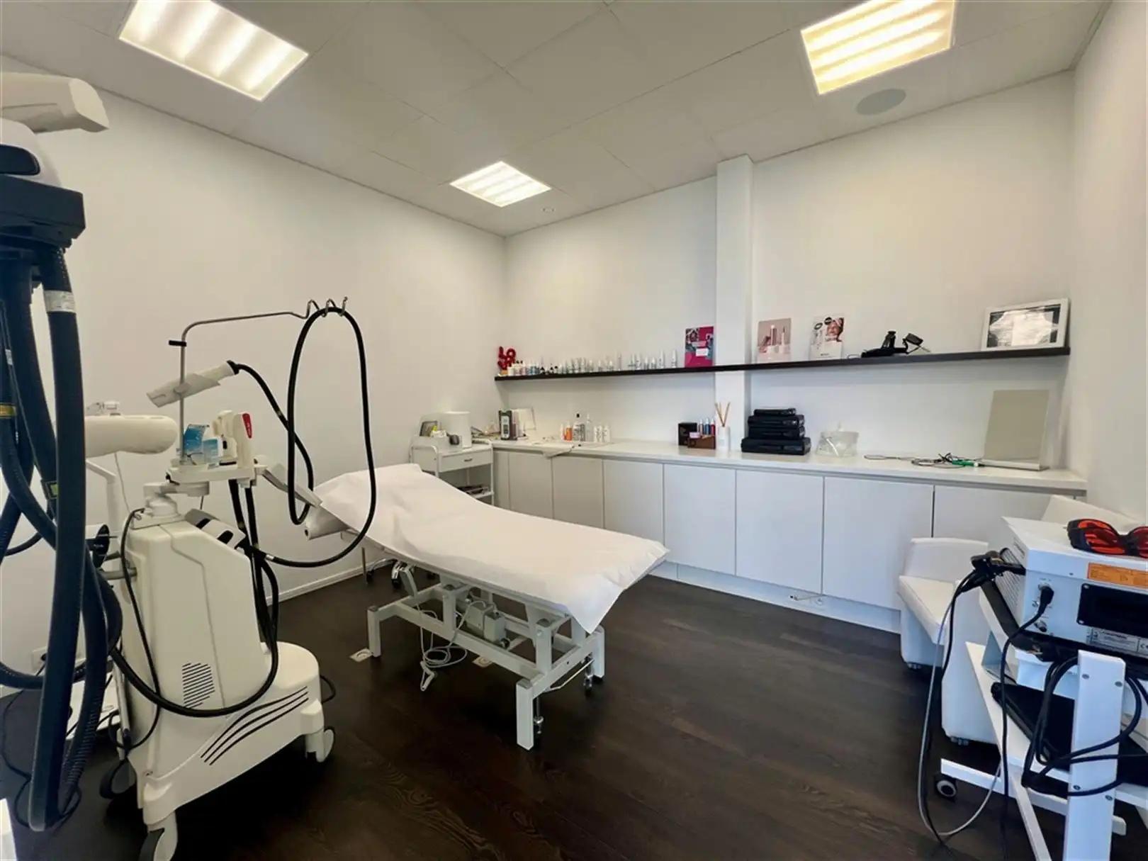 Modern gelijkvloerskantoor-/praktijkruimte te huur langs de Coupure foto 7