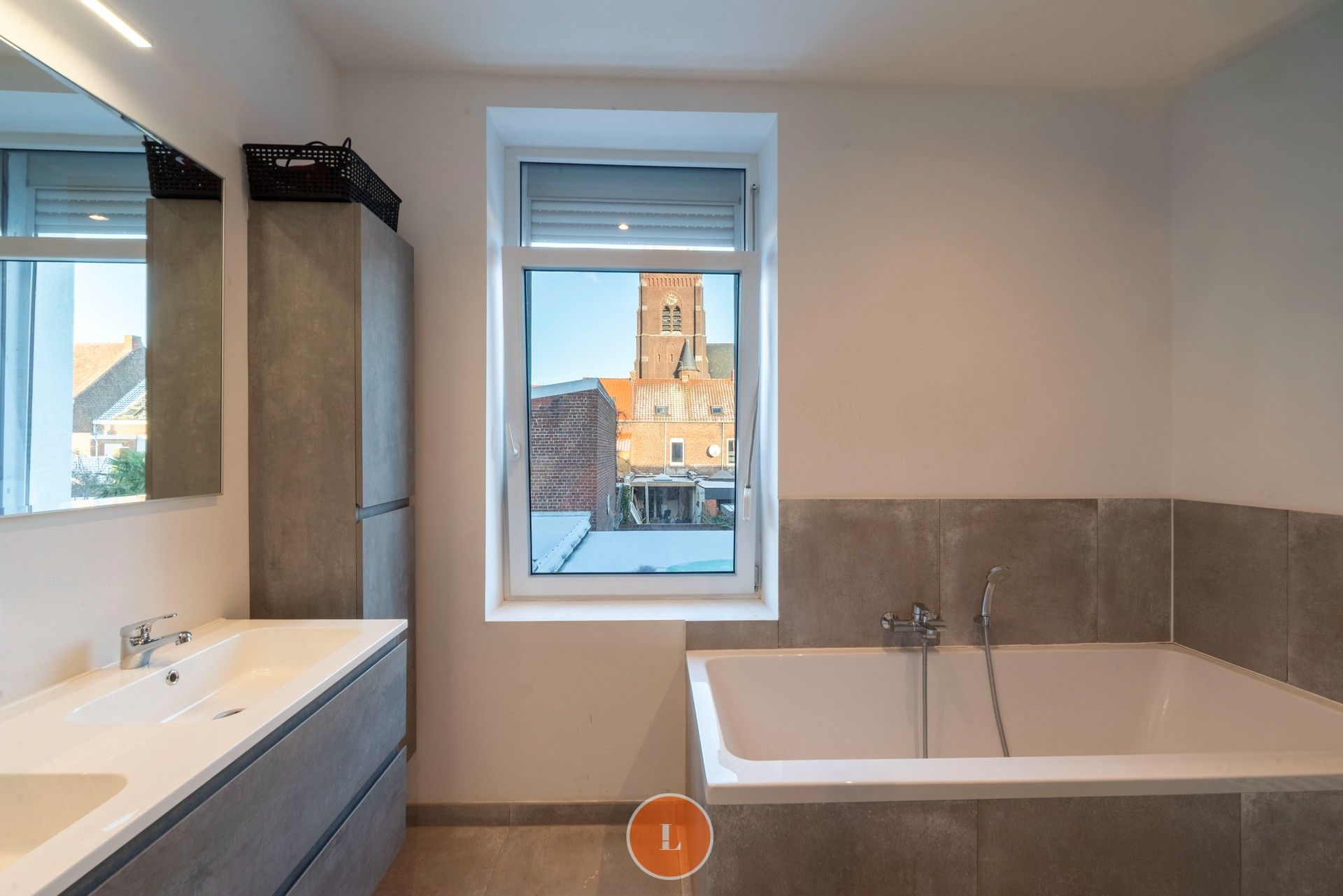 Totaal gerenoveerde gezinswoning met 4 kamers. foto 9